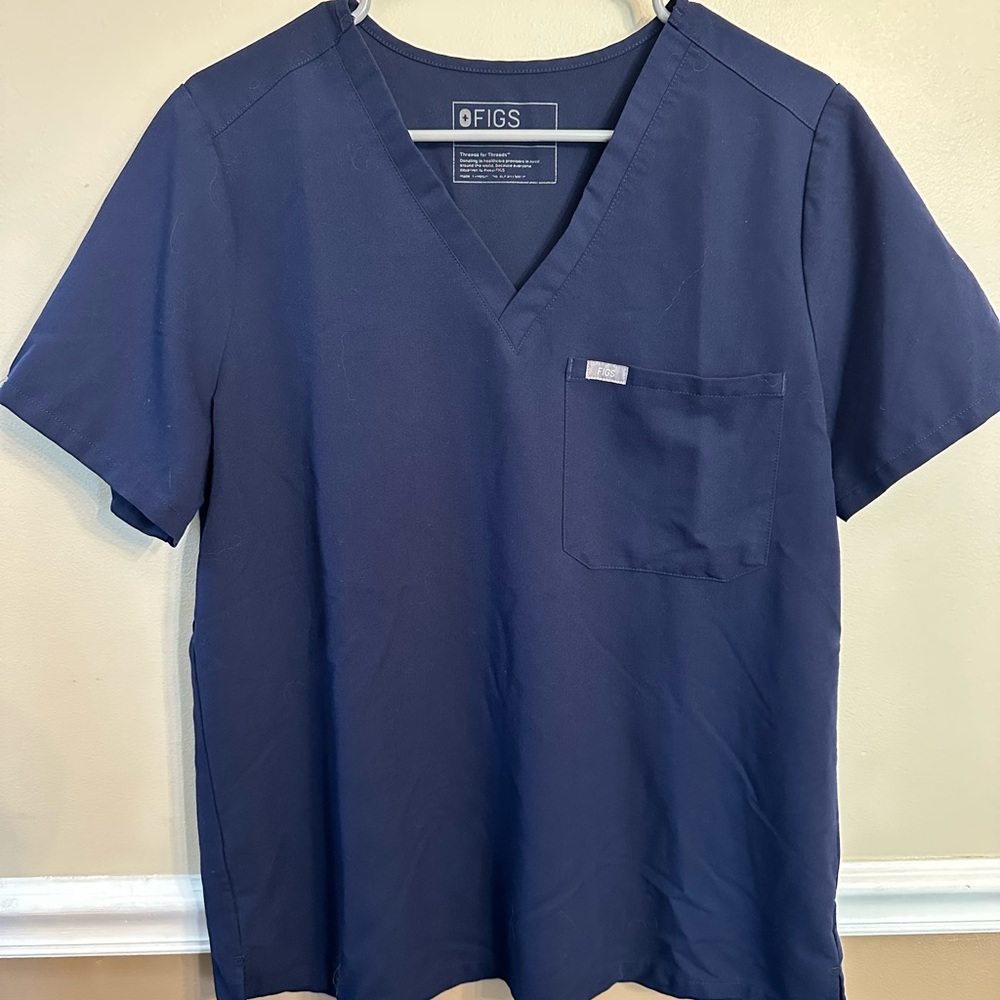Figs Women’s Navy Blue V-Neck scrub top with one pocket